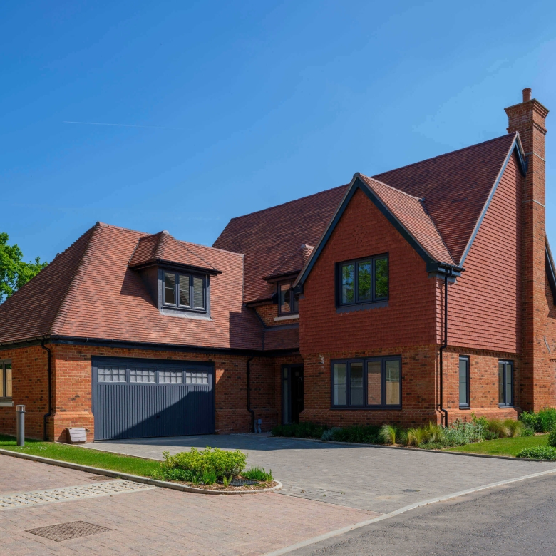 Ev sahipleri yurtdışında yaşıyor, kiracılar yerli sakinler