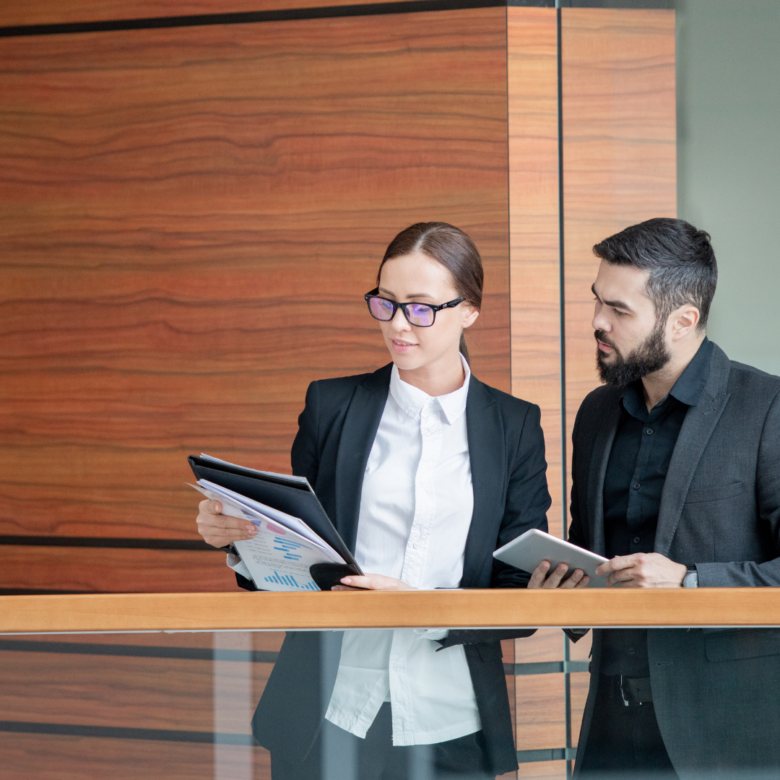 Uluslararası Alıcılar İçin İngiltere Mülk Satın Alma Rehberi: Gerekli Belgeler, Kontroller ve Zaman Çizelgesi