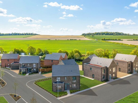 Hartmere Cambridge’de müstakil evler ve arkalarında uzanan Cambridgeshire kırsalı