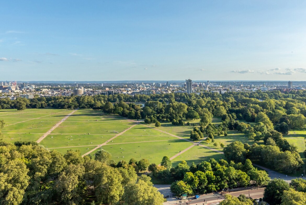 The Bryanston Hyde Park: broşürde gösterilen proje ve örnek konut görseli 04